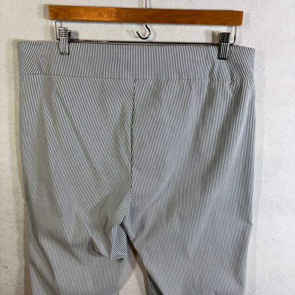 HOPE & HARLOW Striped Blue White Capri Cropped Pull on Pants Womens Size 1X - Picture 2 of 7